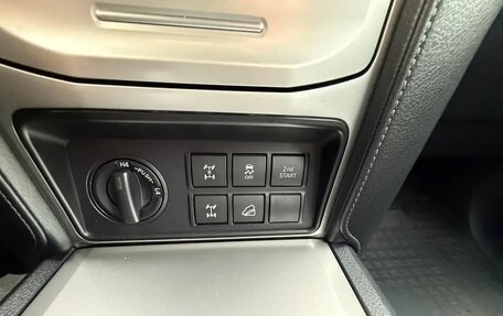 Toyota Land Cruiser Prado 150 рестайлинг 2, 2020 год, 5 600 000 рублей, 22 фотография