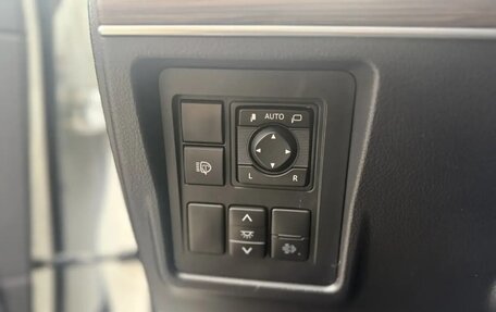 Toyota Land Cruiser Prado 150 рестайлинг 2, 2020 год, 5 600 000 рублей, 26 фотография