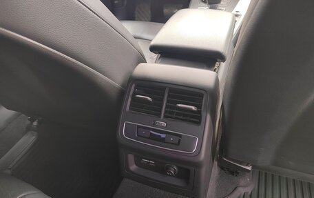 Audi A4, 2019 год, 1 950 000 рублей, 6 фотография