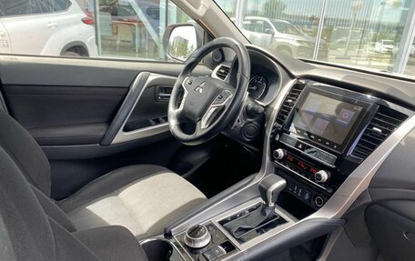 Mitsubishi Pajero Sport III рестайлинг, 2021 год, 4 490 000 рублей, 9 фотография