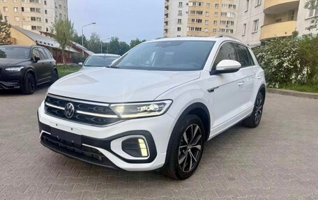 Volkswagen T-Roc I, 2022 год, 1 700 000 рублей, 1 фотография