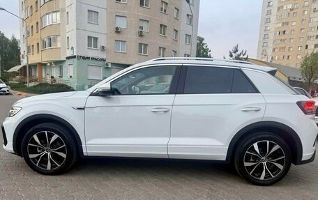 Volkswagen T-Roc I, 2022 год, 1 700 000 рублей, 2 фотография