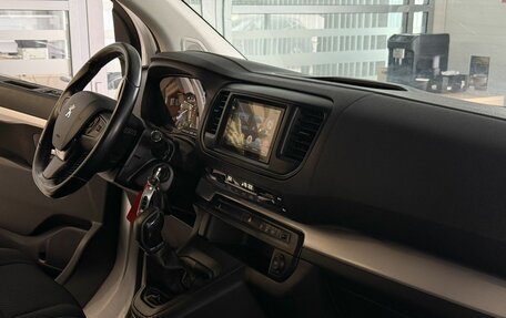 Peugeot Traveller I, 2019 год, 2 500 000 рублей, 18 фотография