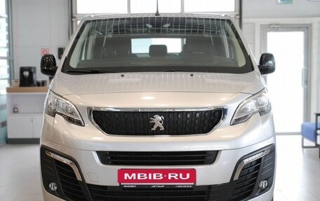Peugeot Traveller I, 2019 год, 2 500 000 рублей, 2 фотография