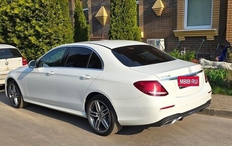 Mercedes-Benz E-Класс, 2019 год, 3 900 000 рублей, 1 фотография
