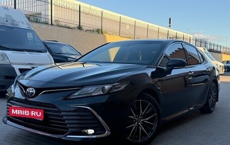 Toyota Camry, 2023 год, 3 400 000 рублей, 2 фотография