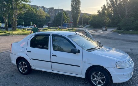 Renault Logan I, 2011 год, 380 000 рублей, 2 фотография