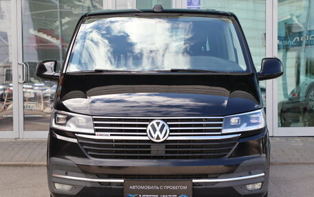 Volkswagen Multivan T6 рестайлинг, 2022 год, 6 350 000 рублей, 2 фотография