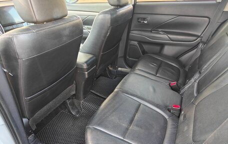 Mitsubishi Outlander III рестайлинг 3, 2013 год, 1 400 000 рублей, 6 фотография
