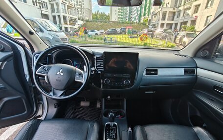 Mitsubishi Outlander III рестайлинг 3, 2013 год, 1 400 000 рублей, 7 фотография