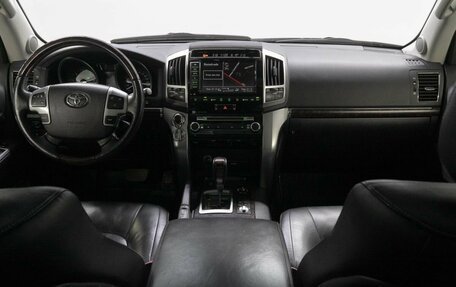 Toyota Land Cruiser 200, 2013 год, 4 599 000 рублей, 21 фотография