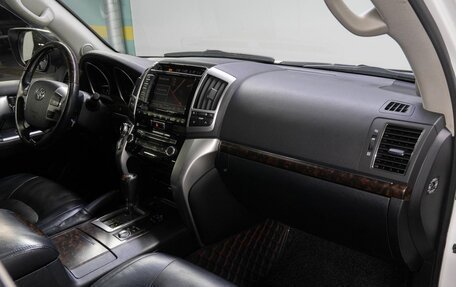 Toyota Land Cruiser 200, 2013 год, 4 599 000 рублей, 19 фотография