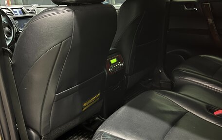 Toyota Highlander III, 2011 год, 1 950 000 рублей, 12 фотография