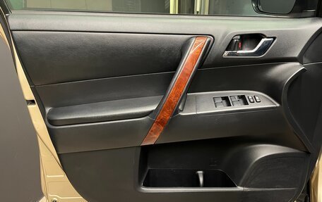 Toyota Highlander III, 2011 год, 1 950 000 рублей, 7 фотография