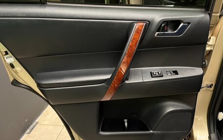 Toyota Highlander III, 2011 год, 1 950 000 рублей, 10 фотография