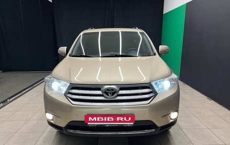 Toyota Highlander III, 2011 год, 1 950 000 рублей, 2 фотография