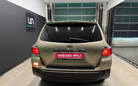 Toyota Highlander III, 2011 год, 1 950 000 рублей, 5 фотография