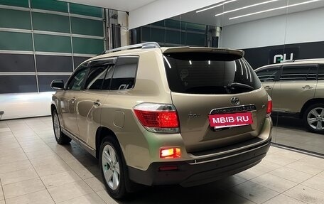 Toyota Highlander III, 2011 год, 1 950 000 рублей, 4 фотография