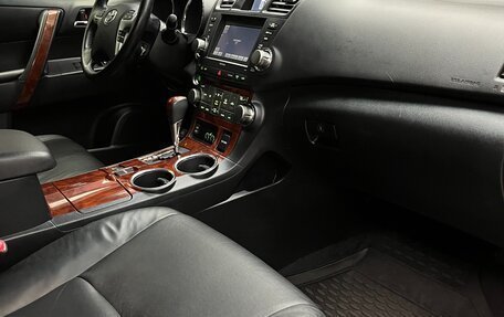 Toyota Highlander III, 2011 год, 1 950 000 рублей, 19 фотография