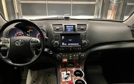 Toyota Highlander III, 2011 год, 1 950 000 рублей, 21 фотография