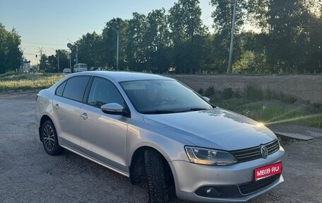 Volkswagen Jetta VI, 2013 год, 890 000 рублей, 1 фотография