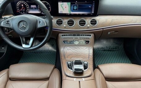 Mercedes-Benz E-Класс, 2018 год, 2 255 000 рублей, 15 фотография