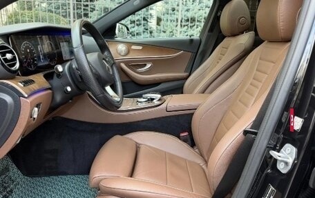Mercedes-Benz E-Класс, 2018 год, 2 255 000 рублей, 10 фотография