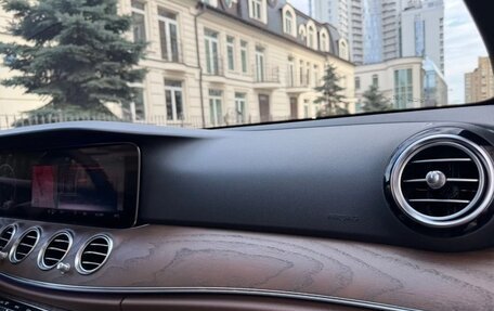 Mercedes-Benz E-Класс, 2018 год, 2 255 000 рублей, 21 фотография