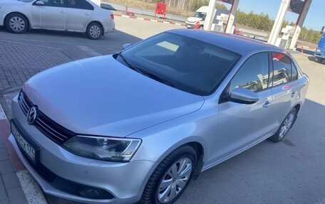 Volkswagen Jetta VI, 2013 год, 890 000 рублей, 3 фотография
