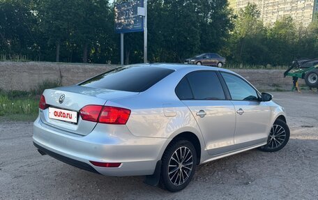 Volkswagen Jetta VI, 2013 год, 890 000 рублей, 2 фотография