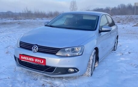 Volkswagen Jetta VI, 2013 год, 890 000 рублей, 4 фотография