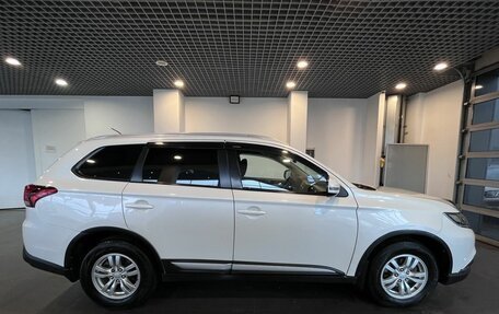 Mitsubishi Outlander III рестайлинг 3, 2015 год, 1 720 000 рублей, 2 фотография