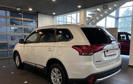 Mitsubishi Outlander III рестайлинг 3, 2015 год, 1 720 000 рублей, 5 фотография