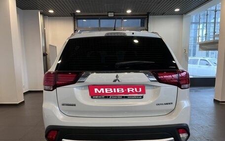 Mitsubishi Outlander III рестайлинг 3, 2015 год, 1 720 000 рублей, 4 фотография