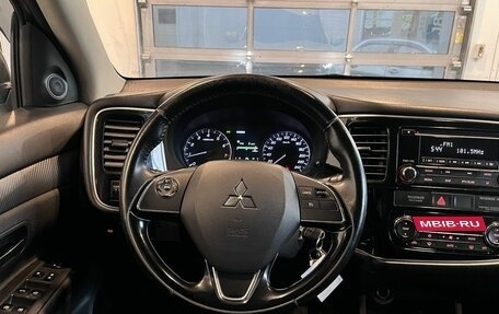 Mitsubishi Outlander III рестайлинг 3, 2015 год, 1 720 000 рублей, 10 фотография