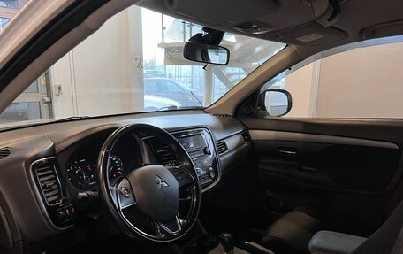 Mitsubishi Outlander III рестайлинг 3, 2015 год, 1 720 000 рублей, 20 фотография