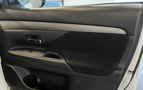 Mitsubishi Outlander III рестайлинг 3, 2015 год, 1 720 000 рублей, 25 фотография