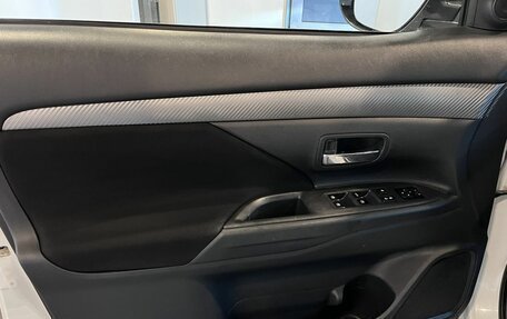 Mitsubishi Outlander III рестайлинг 3, 2015 год, 1 720 000 рублей, 19 фотография