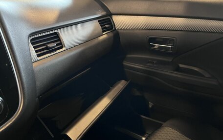 Mitsubishi Outlander III рестайлинг 3, 2015 год, 1 720 000 рублей, 27 фотография