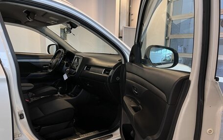 Mitsubishi Outlander III рестайлинг 3, 2015 год, 1 720 000 рублей, 24 фотография