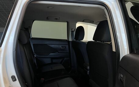 Mitsubishi Outlander III рестайлинг 3, 2015 год, 1 720 000 рублей, 23 фотография