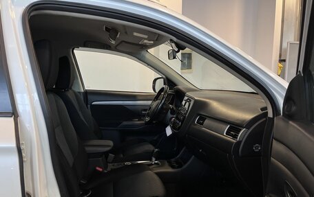 Mitsubishi Outlander III рестайлинг 3, 2015 год, 1 720 000 рублей, 26 фотография