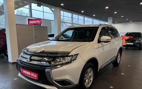 Mitsubishi Outlander III рестайлинг 3, 2015 год, 1 720 000 рублей, 7 фотография