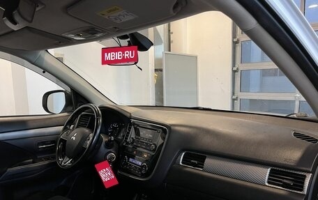 Mitsubishi Outlander III рестайлинг 3, 2015 год, 1 720 000 рублей, 12 фотография