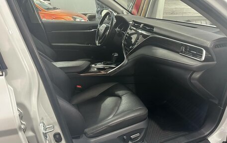 Toyota Camry, 2020 год, 3 050 000 рублей, 8 фотография
