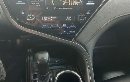 Toyota Camry, 2020 год, 3 050 000 рублей, 10 фотография