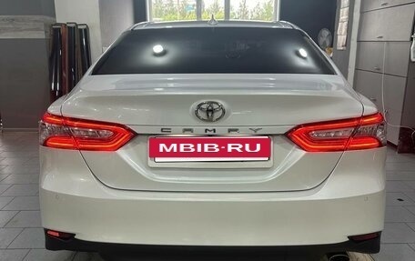 Toyota Camry, 2020 год, 3 050 000 рублей, 4 фотография