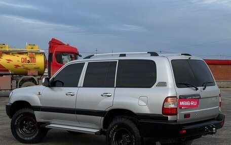 Toyota Land Cruiser 100 рестайлинг 2, 2006 год, 3 750 000 рублей, 2 фотография