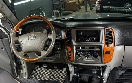 Toyota Land Cruiser 100 рестайлинг 2, 2006 год, 3 750 000 рублей, 19 фотография