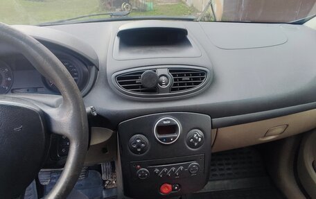 Renault Clio III, 2007 год, 300 000 рублей, 5 фотография